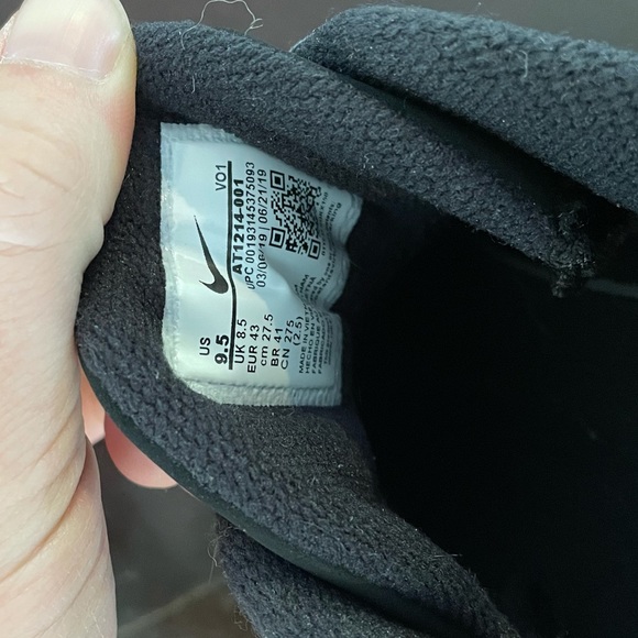 Used black Kobe’s - Picture 3 of 6